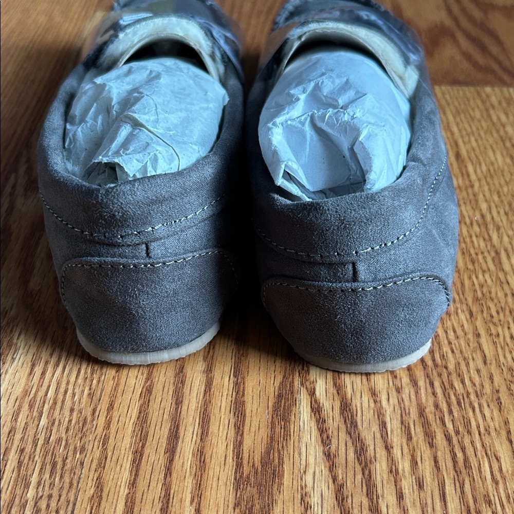 G.H. Bass & Co. New Dark Gray Loafers Size Small w/Faux Fur Lining - Picture 15 of 16